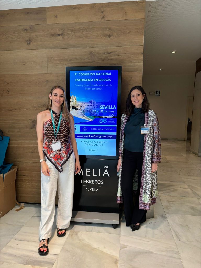 Ana Trabado y Alicia García en el 9º Congreso Nacional de Enfermería en Cirugía
