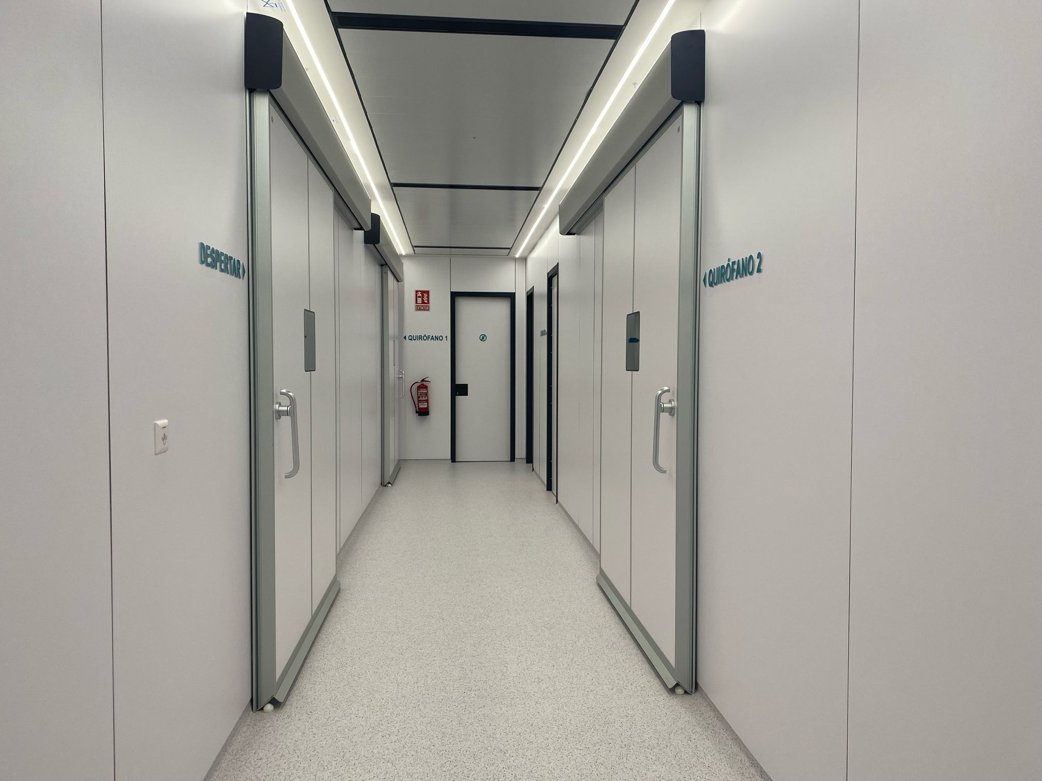 CMA_Hospital San Agustín_pasillo quirófanos_03.jpg